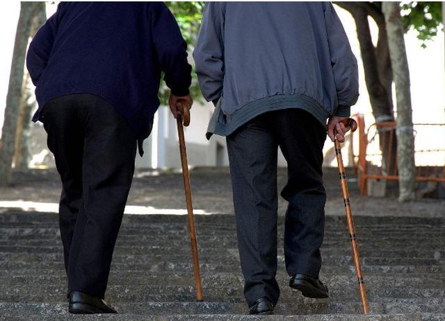 这3种走路姿势最危险! 损健康还减寿命! 你中招了吗?