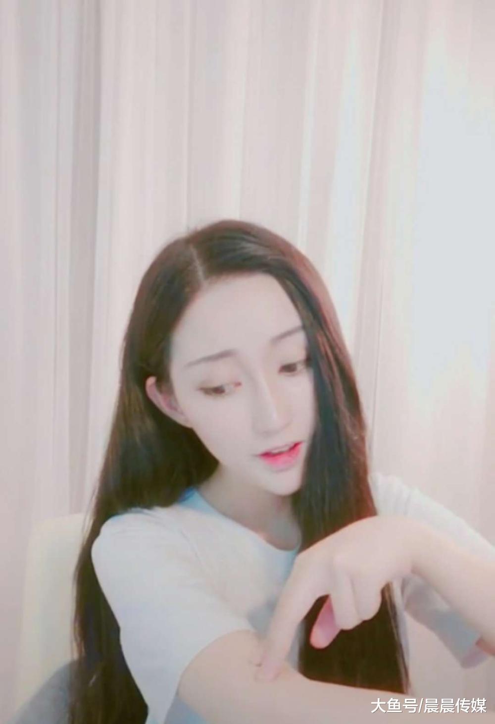 专访晨晨传媒主播安七七:"佛系主播"的养成之路