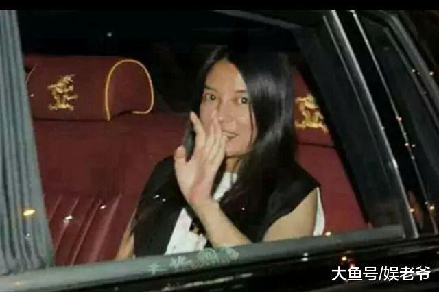 赵薇素颜林心如素颜, 二人的颜值合起来都比不过她!