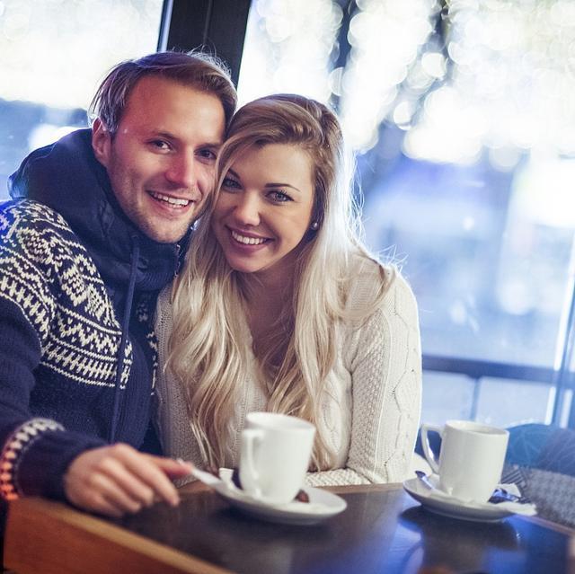 现在的同学聚会, 离不开这三件事!