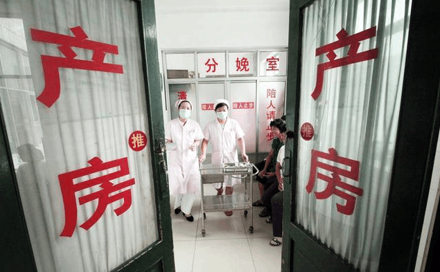 爸爸姓“陈”, 听完给女儿取的名字, 妻子落泪, 医生护士也点赞!