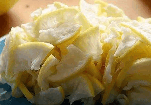 柚子吃完“皮”留下, 发酵成水来喂花, 养啥都能旺!