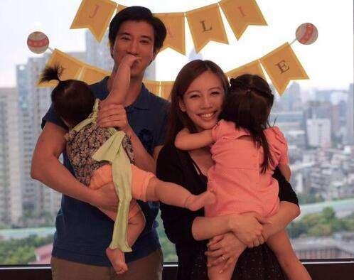 王力宏给女儿剪头发, 下雨天让孩子淋雨: 亲爸亲妈!