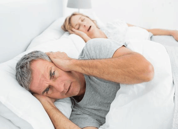 睡觉时, 出现这4种情况, 暗示肝脏可能要“出事”, 不要忽视了!