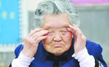 白酒里面泡这个, 90岁眼睛都不花, 赶快分享给身边老人!