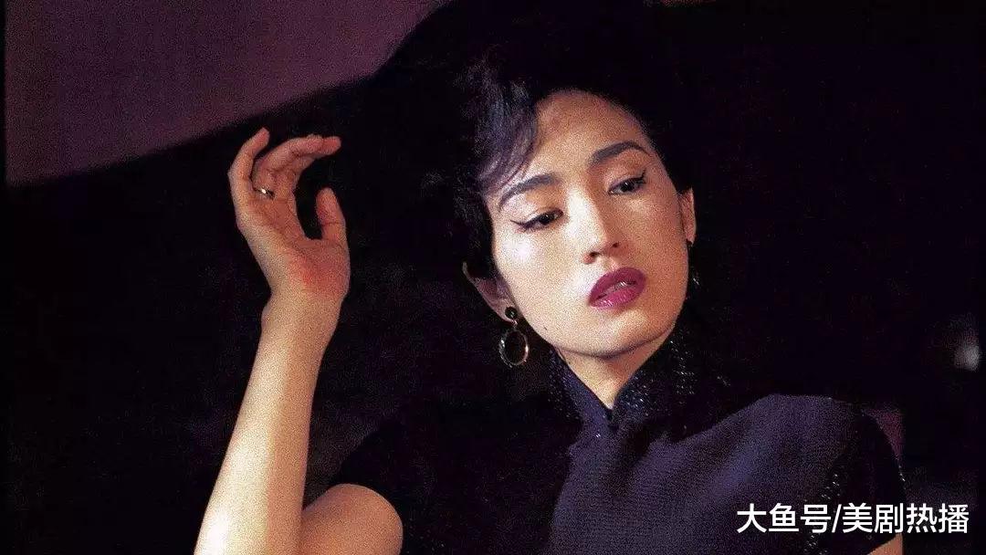 巩俐与70岁男友现身街头! 错过了张艺谋, 但最终她还是找到了爱情