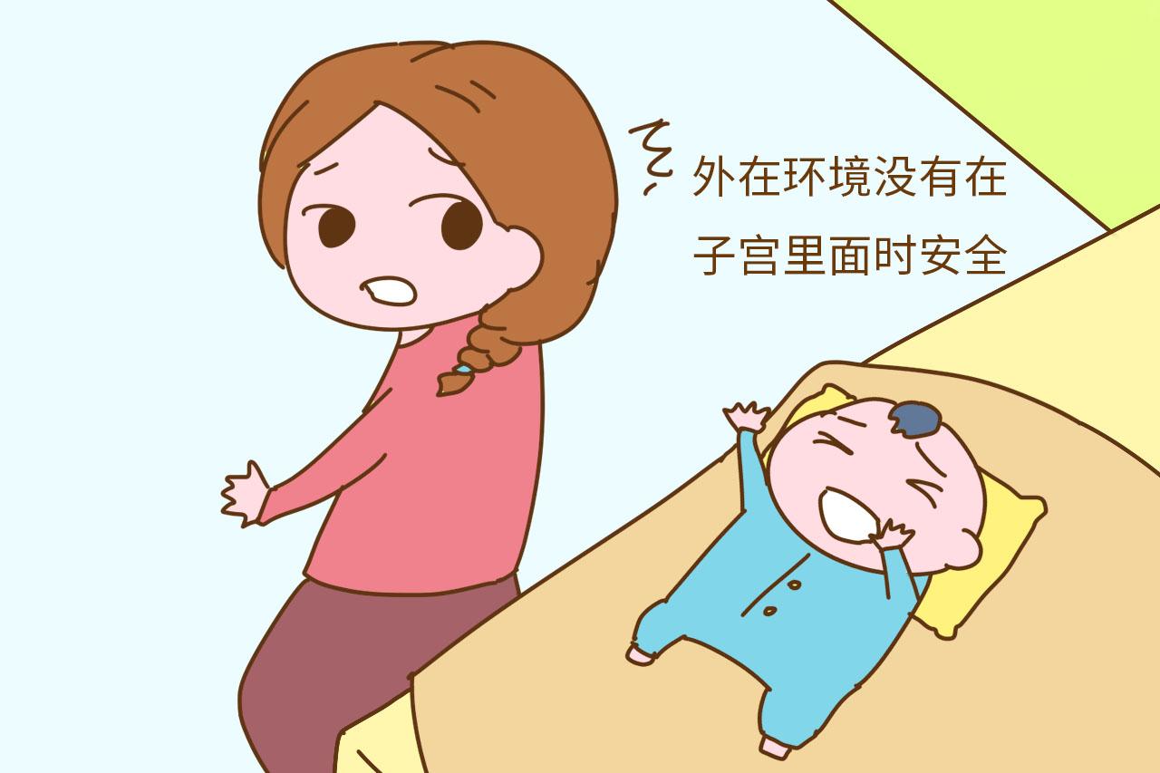 闹百天的宝宝伤不起, 24小时都需要抱, 很多妈妈都整崩溃了