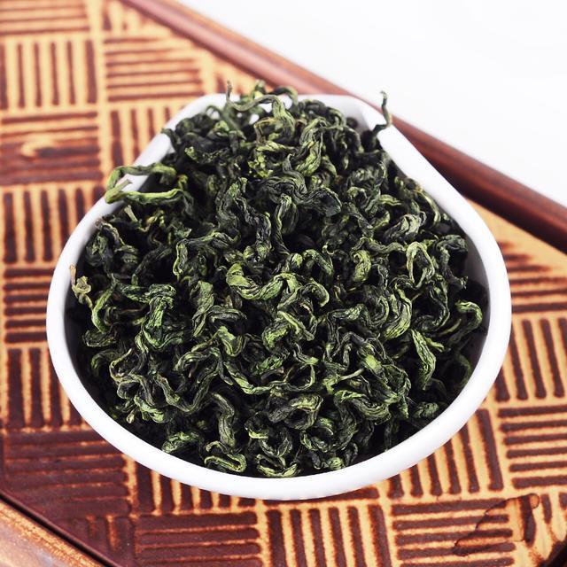 这些不起眼的叶子是幽门螺杆菌的克星, 用它泡水喝, 可去除口臭