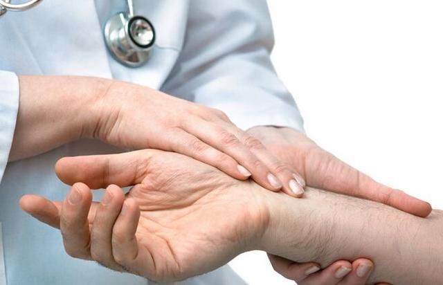 一吃饭就大汗淋漓? 要小心, 这几种疾病可能会找上你!