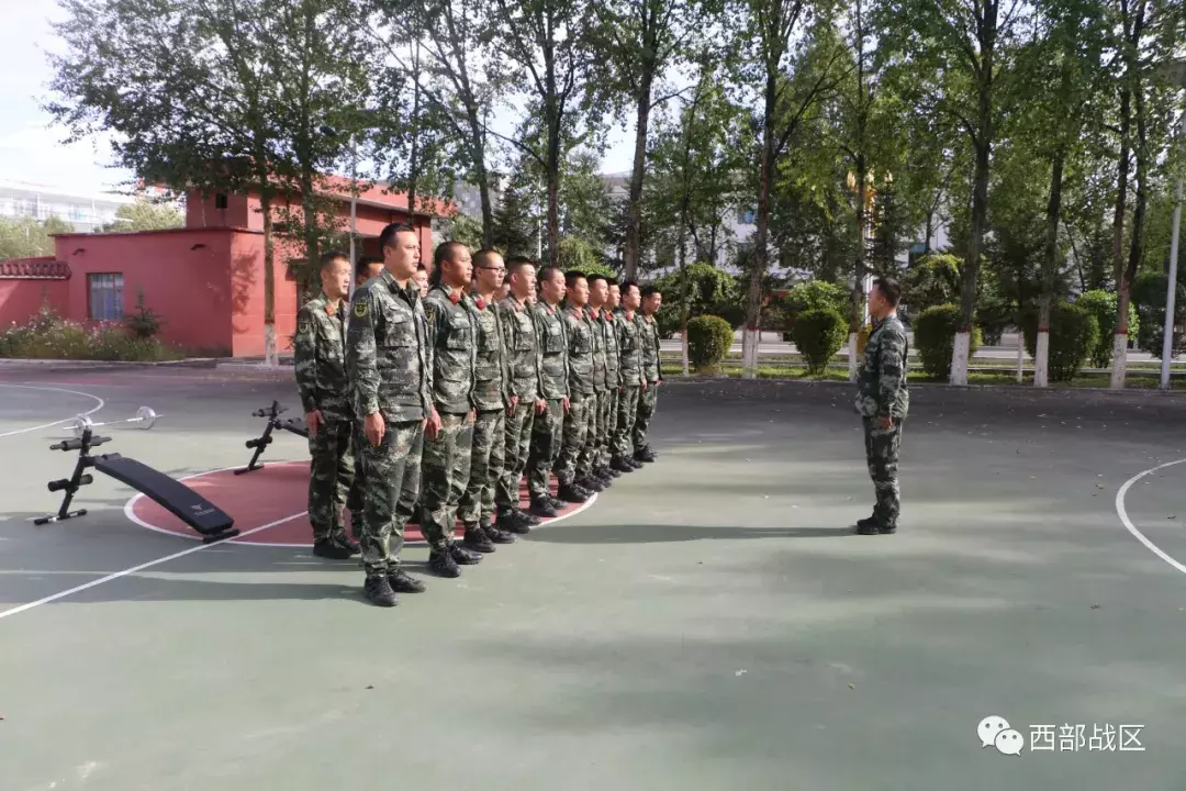 各种 块 兵哥哥这身材没谁了 军事资讯 娱乐新闻网