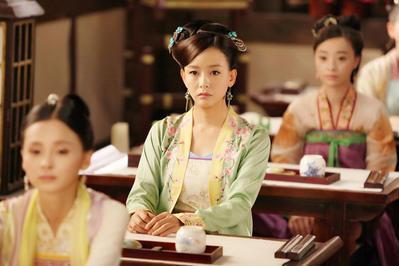 对成龙儿子的追求无动于衷, 直言欣赏胡歌, 今与“绿王”公开恋情