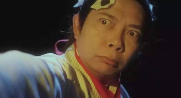 他是周星驰年龄最大的配角, 也只有他敢和星爷顶嘴, 星爷还依旧尊敬他!