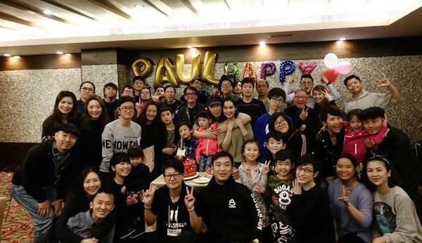 黄贯中生日与妻子甜蜜合影 “紫霞仙子”朱茵强势告白