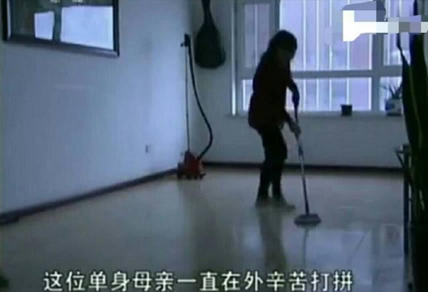 妈妈给结婚的儿子买房买车, 女友却嫌弃是单亲家庭!