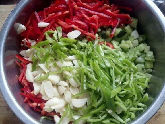 在家腌黄瓜, 这样一甩干, 清爽可口又解暑!