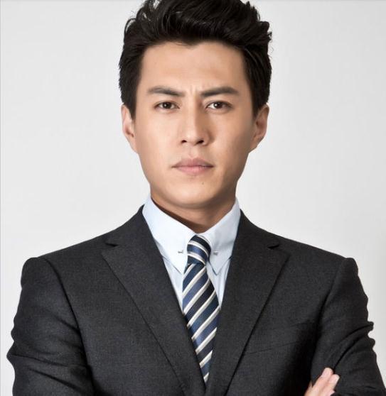 靳东新戏拒拍, 直接付违约金, 网友: 干得漂亮