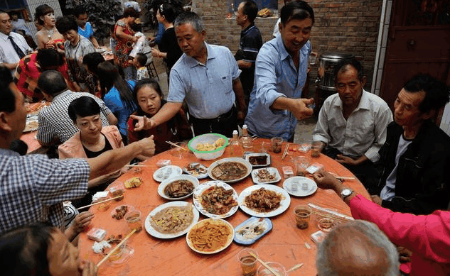 孙子满月酒, 爷爷不幸离世! 喜事接白事, 全家人痛哭后悔!