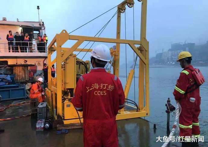 重庆万州公交车救援: 在水下30米处发现第三具遇难者遗体