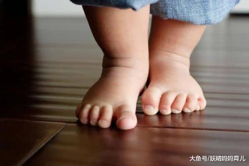 扁平足也会遗传? 宝宝扁平足, 妈妈应该怎么办?