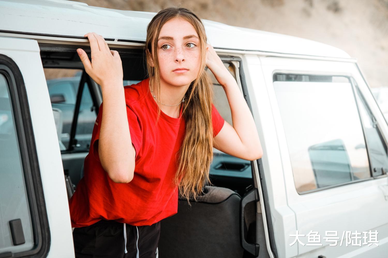 男子为前女友充三万电费求复合: 多少“用心”, 只是自我感动的“戏精”