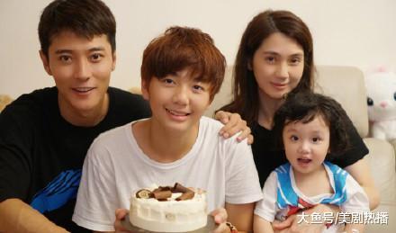 情侣同款被扒后, 洪欣发声维护老公, 张丹峰出轨嫌疑能洗清吗?