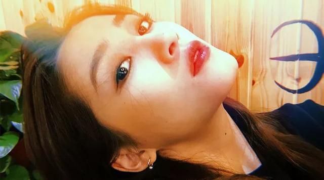 关晓彤怎么变美了? 看来路人的建议她听进去了