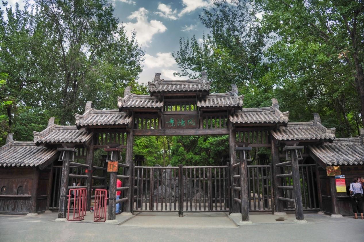 景阳冈旅游区位于阳谷县城东16公里处,张秋镇境内.