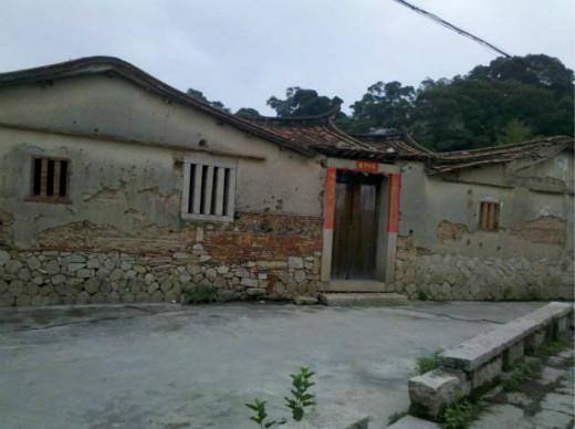 拾荒老人捡到金项链, 苦等失主三天, 失主一出现, 两人全愣住了