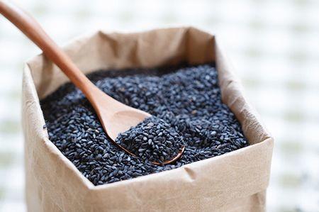 盆里撒上1斤它, 绿萝3天胖1圈, 叶子肥得要冒油!