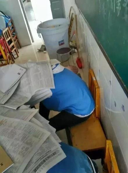 在学校睡觉千万不要连续睡三节课