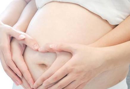 孕期这个姿势不利于健康, 还伤害胎宝宝, 孕妈可要快改正