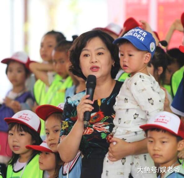 还记得那些央视少儿频道的主持人吗? 她现在居然长成这样了?
