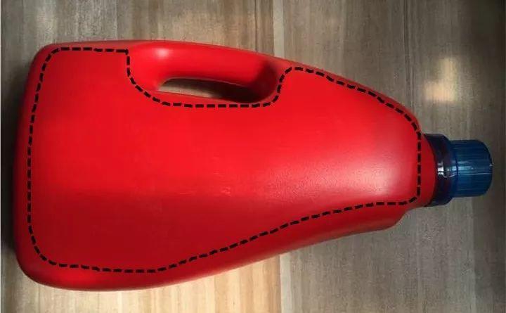 1个废旧洗衣液瓶, 就这么剪一刀, 被她种了100棵多肉!