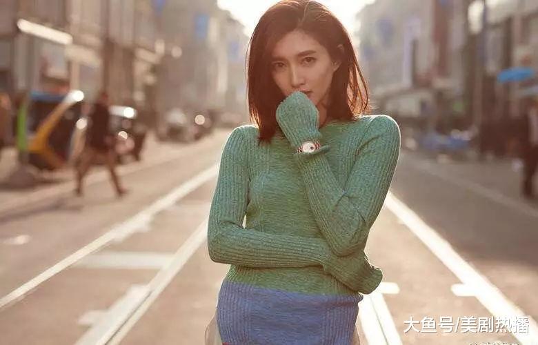 江疏影节目中说: 赵薇说我长得老, 观众说我绿茶! 还真是耿直!