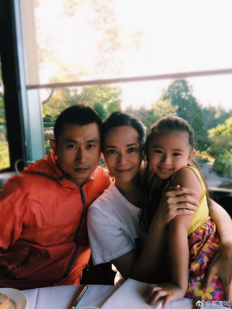 与武指朱少杰结婚7周年!香港小姐冠军郭羡妮走出是非成为幸福人妻