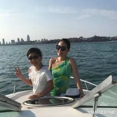 回忆杀! 《还珠》柳红小燕子时隔20年再同框, 网友: 娱乐圈也有真感情!