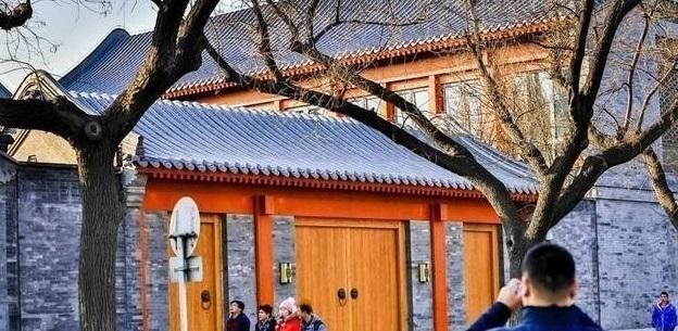 不经意间的炫富最可怕! 邓文迪女儿到北京度假, 意外曝光1亿豪宅!