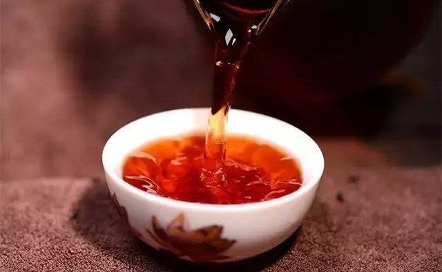 不管老少, 这5种食物再喜欢也别贪吃, 可能导致骨质疏松, 易骨折
