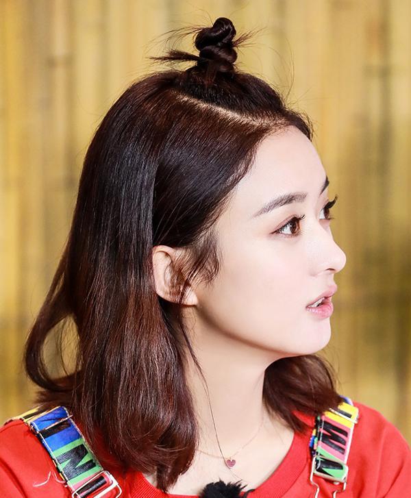 关晓彤&鹿晗深更半夜洒狗粮, 一模一样的“朝天揪”说实话, 我也会!