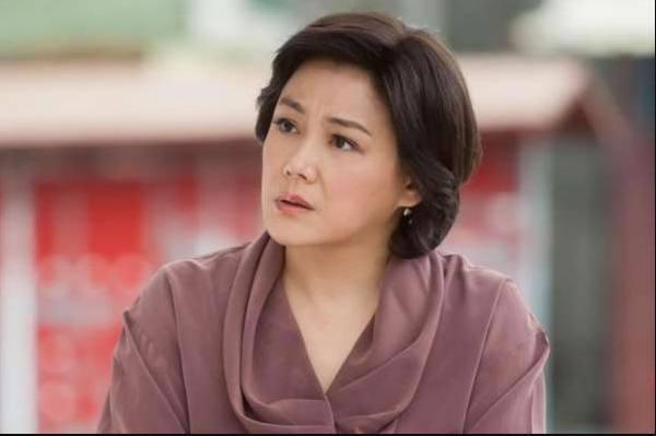 娱乐圈现实版樊胜美, 为家人拼命拍戏累死片场, 死后还不得安宁