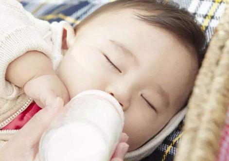 这个睡姿的宝宝将来身高和颜值都不会低, 宝妈可要用心哦