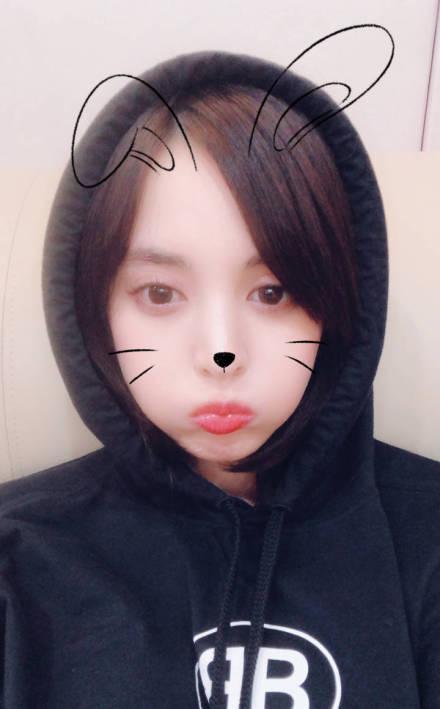 娜扎晒短发素颜萌照少女感爆棚 自己评论“素颜真好看”