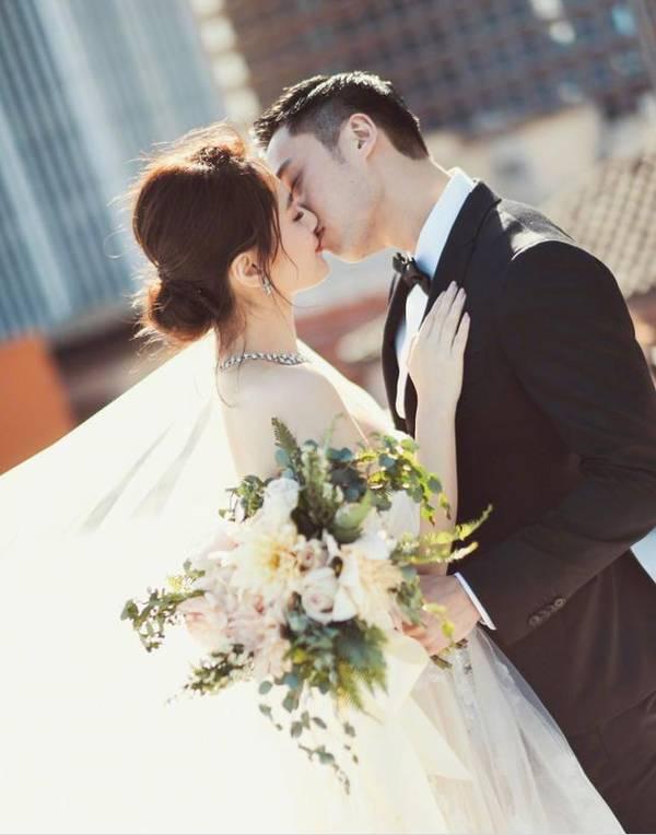 阿娇发文为老公庆生 晒深情拥吻婚纱照大秀恩爱