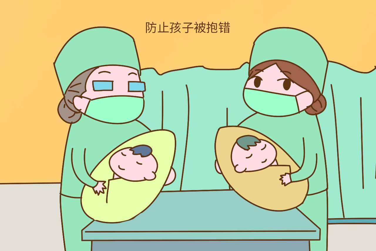 宝宝刚出生, 为什么留脚印不留手印? 医生没说自己也要知道