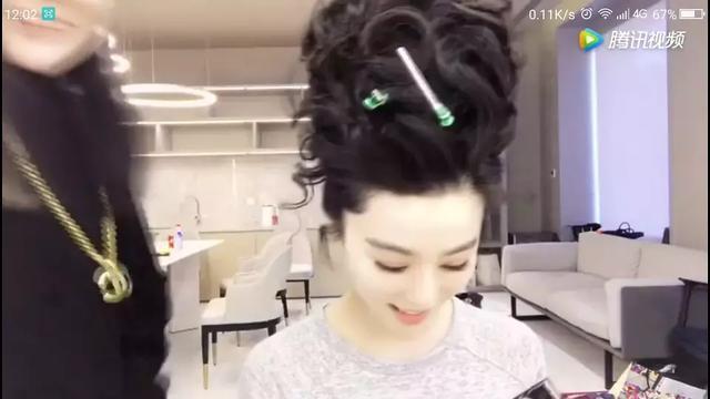 范冰冰去东京游玩“发量”好惊人, 一口气买7箱唇膏也太豪气了吧