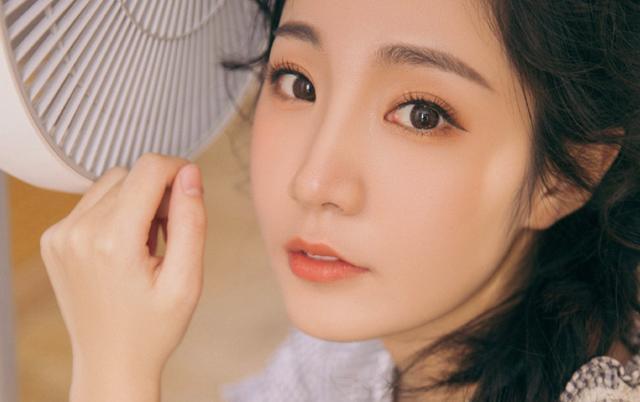女人有这五种表现, 说明她不止你一个男人!