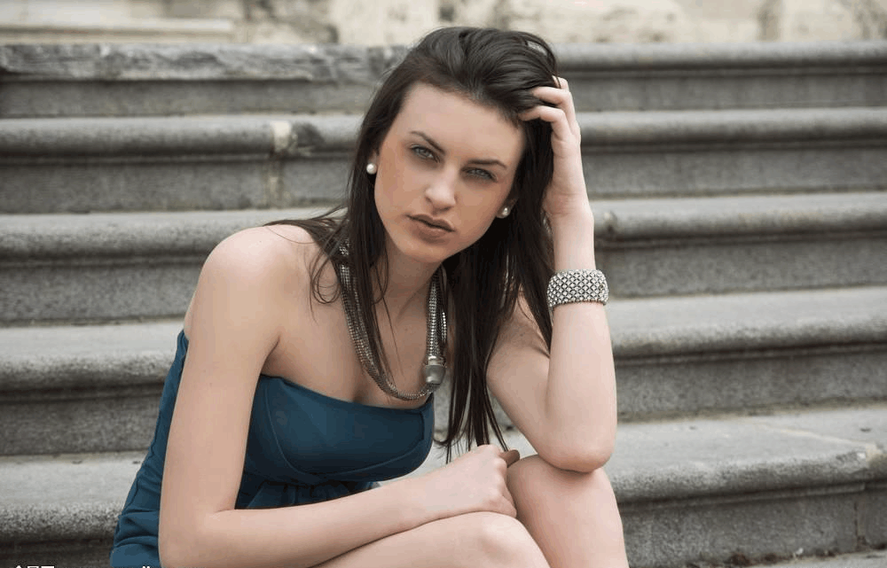 我执意将第一次留在值得纪念的日子, 结果他因救我成植物人