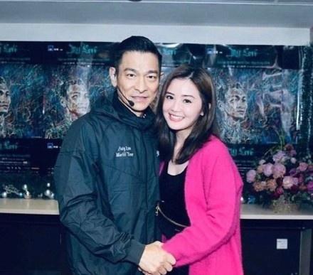阿Sa晒出与四大天王合照, 经过多年努力才集齐, 明星追星也不容易