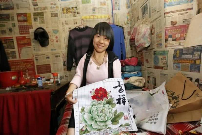 残疾女孩靠十字绣养活自己, 希望找到一个男友一起创业!