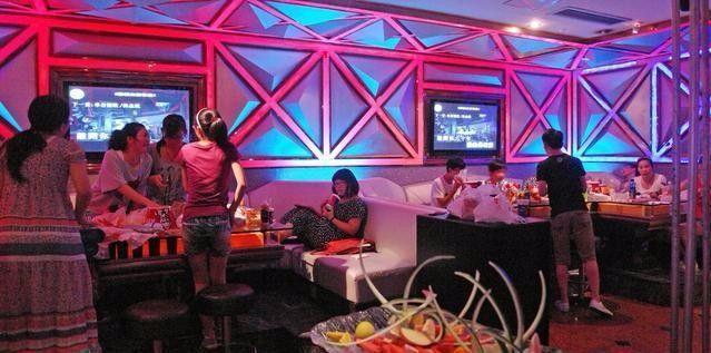 50岁老汉娶20岁女孩, 婚后一年两人都进了医院!